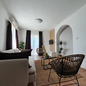  Apartment Masline